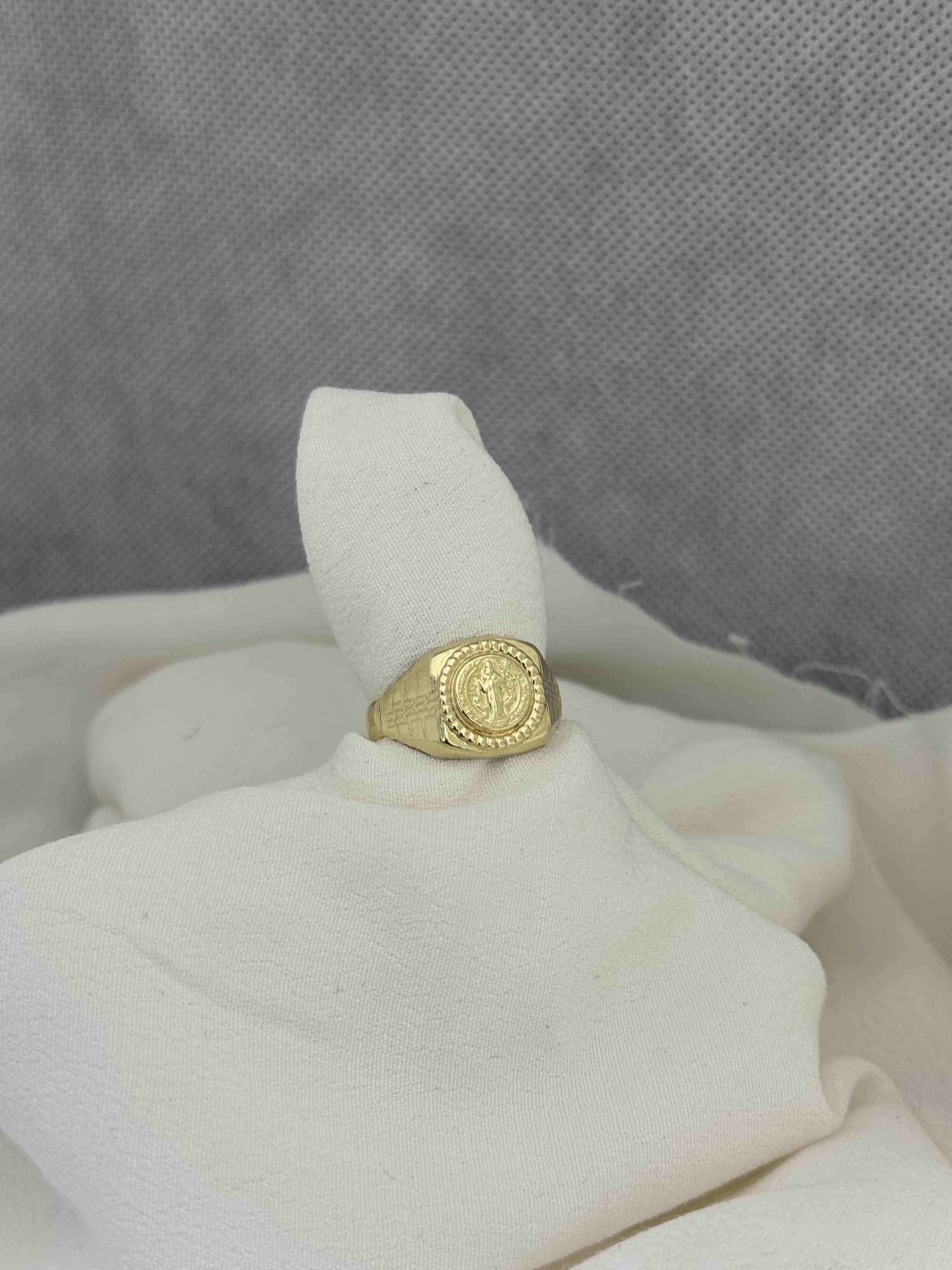 Anillo macizo san Benito
